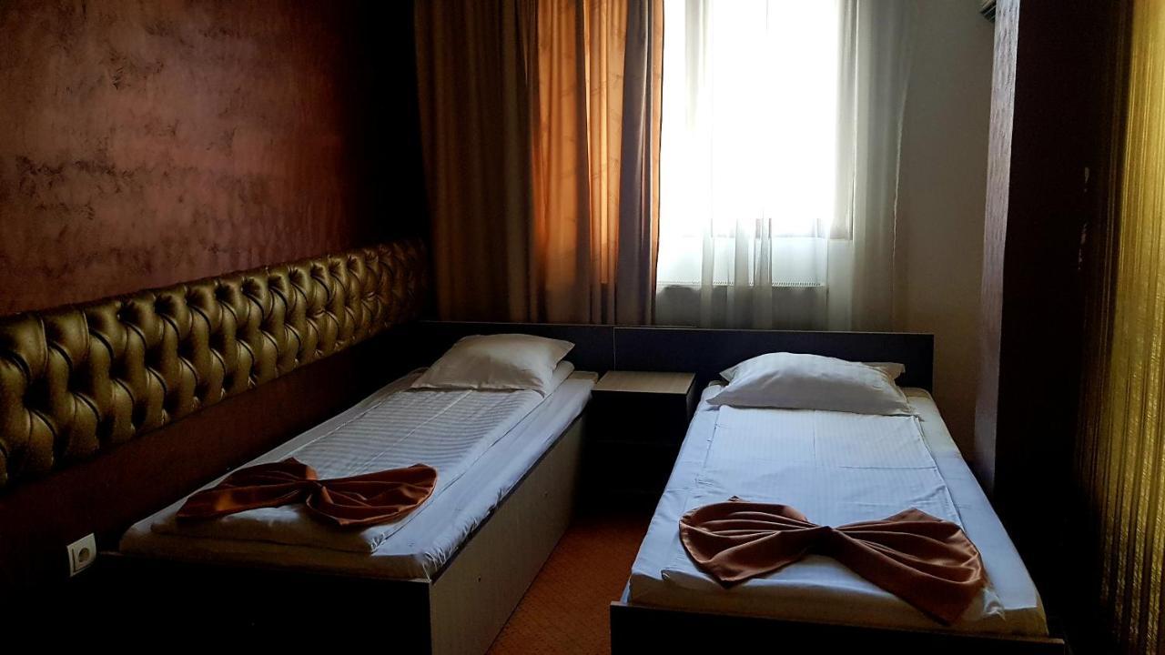 Asia Hotel Târgu Jiu Dış mekan fotoğraf