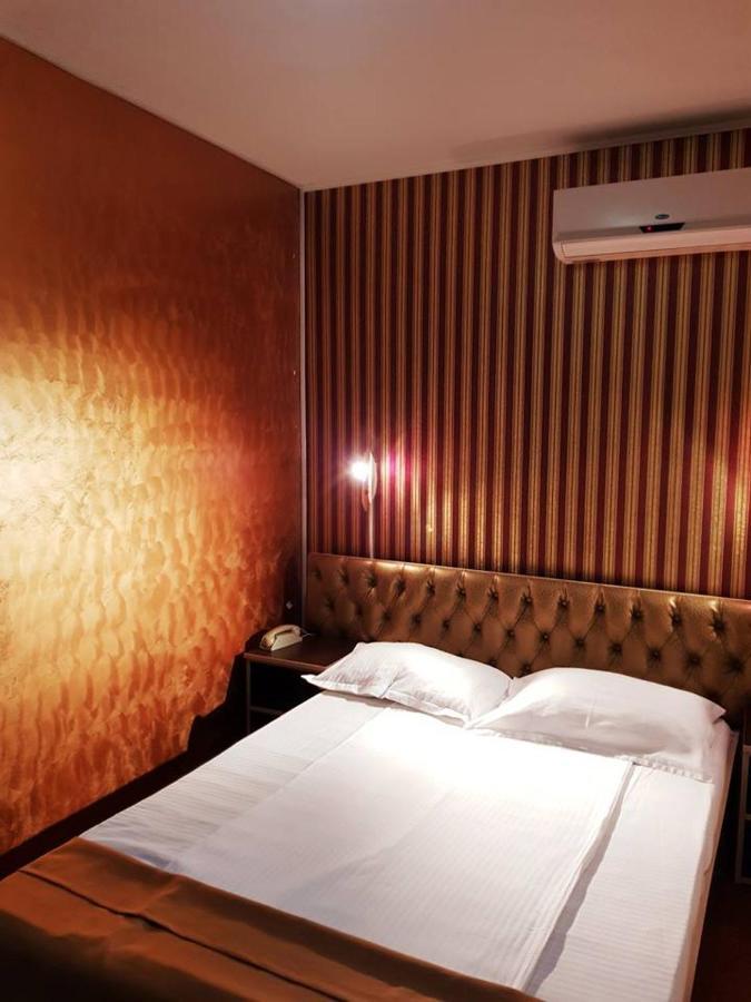 Asia Hotel Târgu Jiu Dış mekan fotoğraf