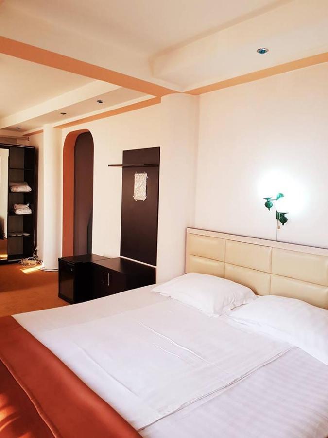 Asia Hotel Târgu Jiu Dış mekan fotoğraf