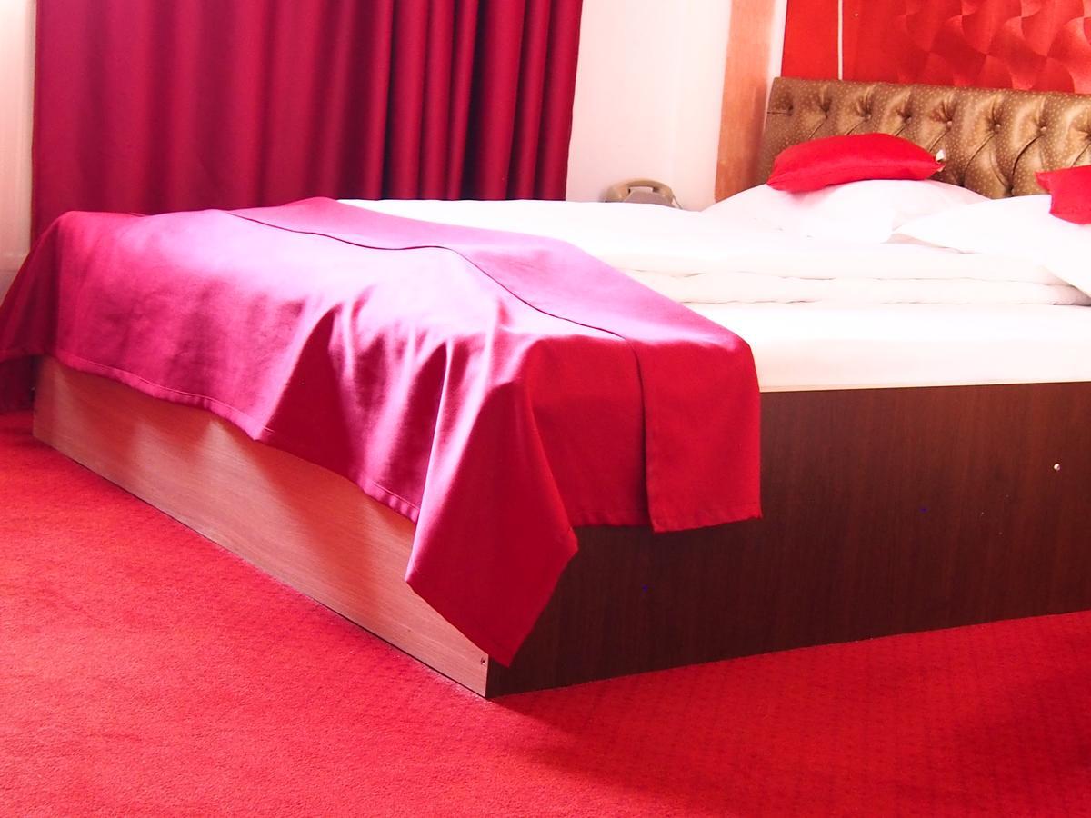 Asia Hotel Târgu Jiu Dış mekan fotoğraf