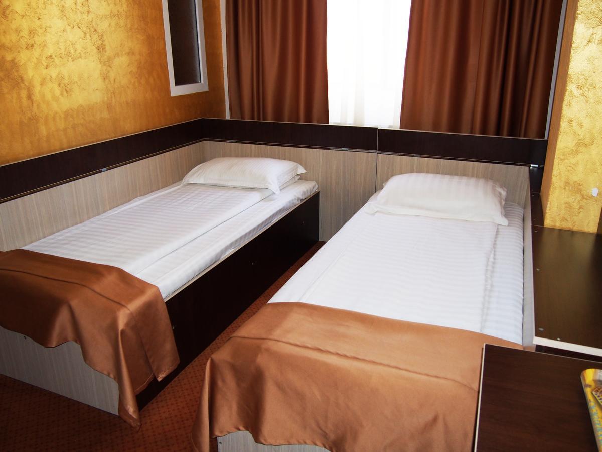 Asia Hotel Târgu Jiu Dış mekan fotoğraf